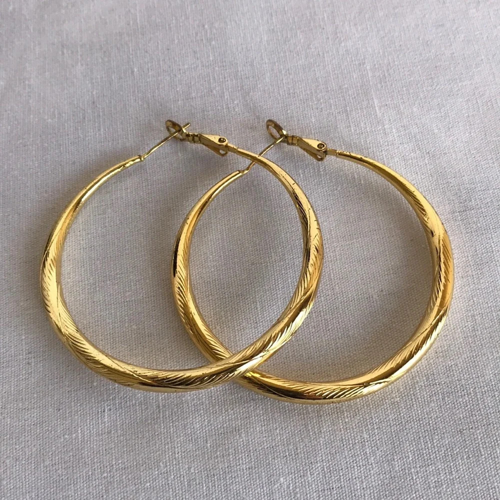 Gold tone pierced hoop earrings - Picture 1 of 2